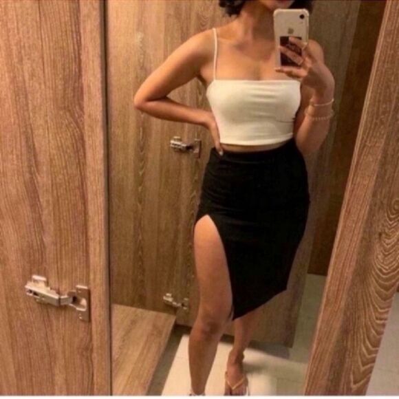 New Pencil Skirt With Front Slit a size XS - Picture 6 of 14